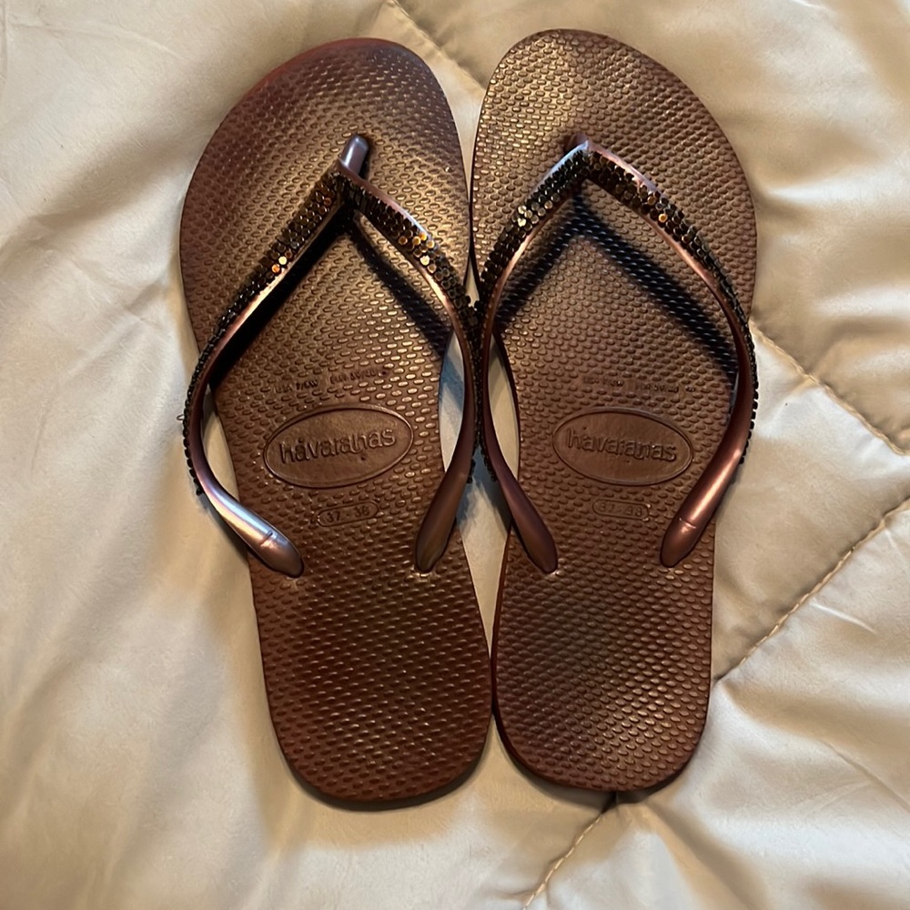 Havaiana maroon burgundy flip flops size 7/8 Eu39/40